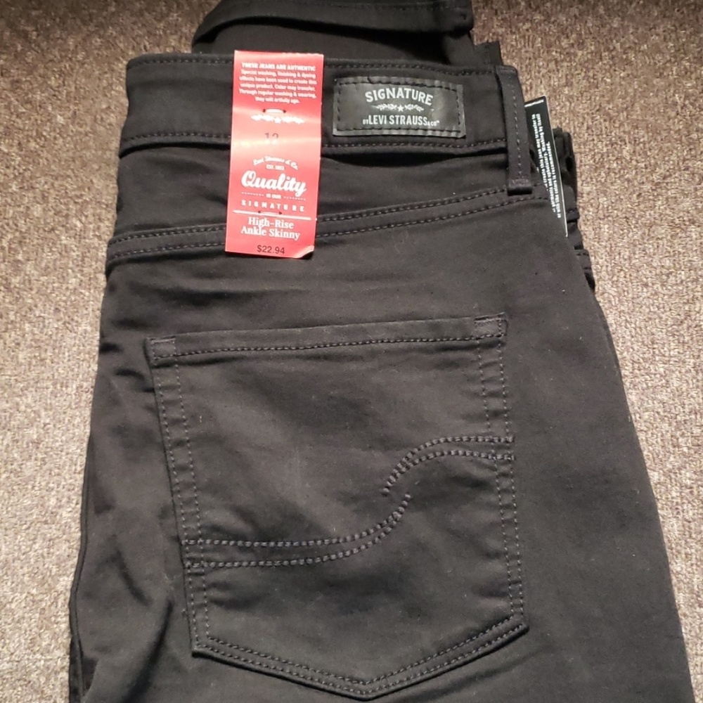 NWT High-Rise Ankle Skinny jeans